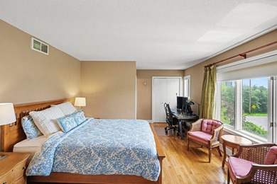Just step out from this townhouse onto the East River Parkway - photo 12