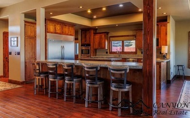 Experience luxury golf course living with warm modern finishes - photo 13
