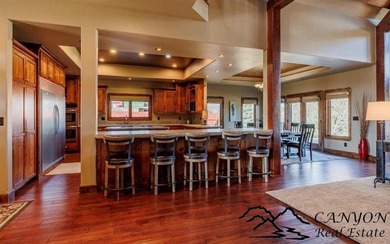 Experience luxury golf course living with warm modern finishes - photo 15