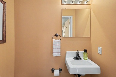 Just step out from this townhouse onto the East River Parkway - photo 15