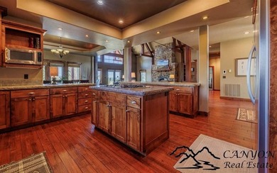 Experience luxury golf course living with warm modern finishes - photo 17