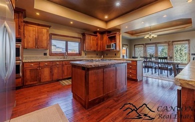 Experience luxury golf course living with warm modern finishes - photo 18