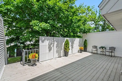 Just step out from this townhouse onto the East River Parkway - photo 20