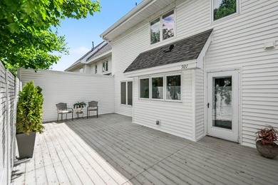 Just step out from this townhouse onto the East River Parkway - photo 21