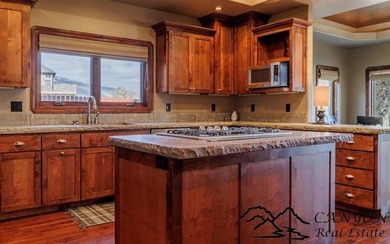 Experience luxury golf course living with warm modern finishes - photo 23