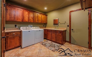 Experience luxury golf course living with warm modern finishes - photo 32