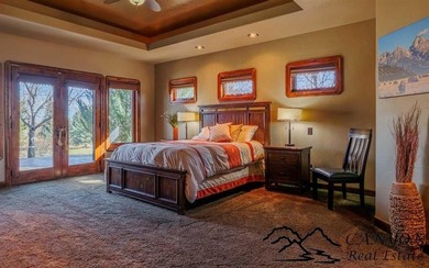 Experience luxury golf course living with warm modern finishes - photo 35