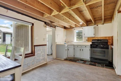 Bring your vision and make this charming 1928 bungalow your own! - photo 7