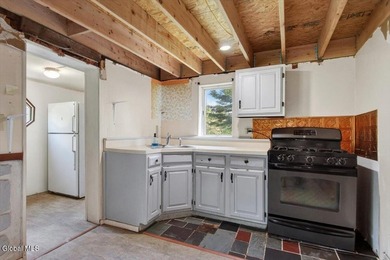 Bring your vision and make this charming 1928 bungalow your own! - photo 9