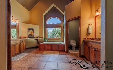 Experience luxury golf course living with warm modern finishes - photo 41