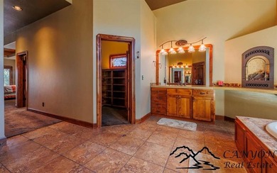 Experience luxury golf course living with warm modern finishes - photo 42