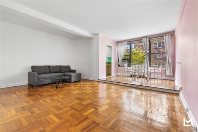 Welcome to Walden Terrace in Rego Park, this highly desirable - photo 4