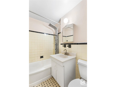 Welcome to Walden Terrace in Rego Park, this highly desirable - photo 6