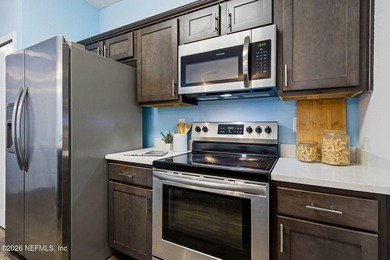 Welcome home to this refreshed first-floor 2-bedroom, 2-bath - photo 11