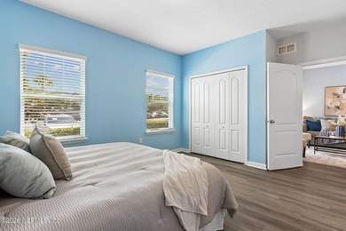 Welcome home to this refreshed first-floor 2-bedroom, 2-bath - photo 15