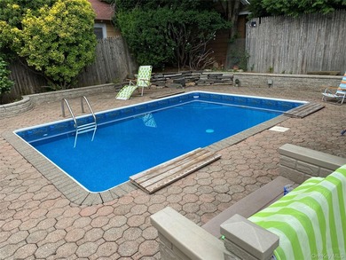 Don't miss this detached single-family residence offering five - photo 19
