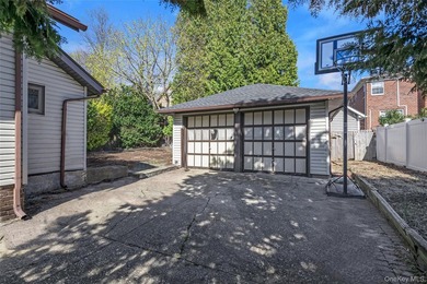 Don't miss this detached single-family residence offering five - photo 20