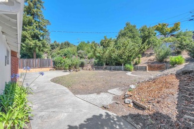 Charming upper May Valley 3 bedroom/ 2 bath home with a - photo 23