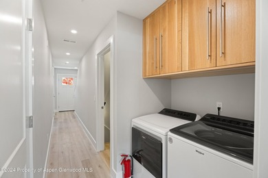 Welcome to your dream home! This fabulous 4-bedroom modern - photo 11