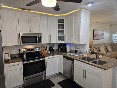 Beautiful single family pool home in La Mancha Royal Palm Beach - photo 14