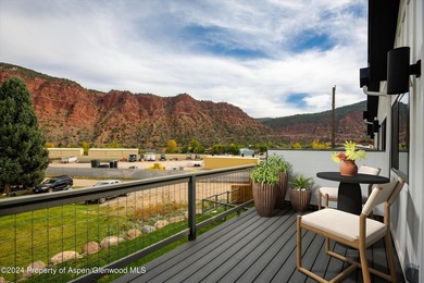 Welcome to your dream home! This fabulous 4-bedroom modern - photo 18