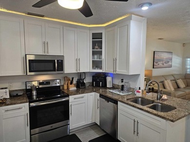 Beautiful single family pool home in La Mancha Royal Palm Beach - photo 18