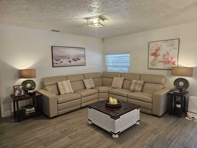 Beautiful single family pool home in La Mancha Royal Palm Beach - photo 23