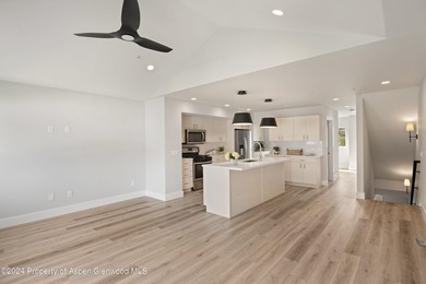 Welcome to your dream home! This fabulous 4-bedroom modern - photo 25