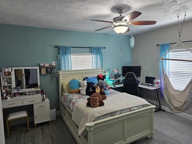 Beautiful single family pool home in La Mancha Royal Palm Beach - photo 34