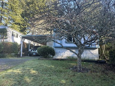 This comfy 2 bdrm/2 bath home in a 55+ park up the Chetco river - photo 2