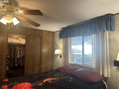 This comfy 2 bdrm/2 bath home in a 55+ park up the Chetco river - photo 8
