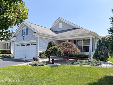Welcome to this beautifully maintained EXPANDED Wentworth model! - photo 1