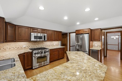 Pride of ownership at every turn, spacious floor plan & quality - photo 13