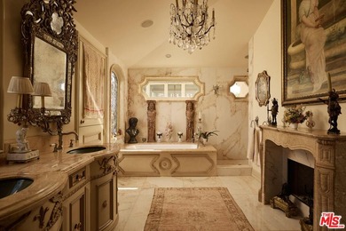 A romantic European-inspired villa in Santa Monica's coveted - photo 14