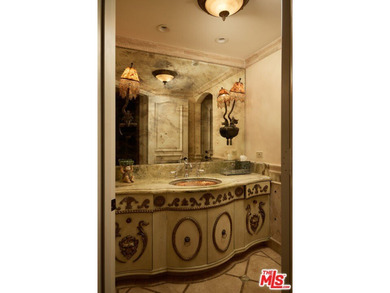 A romantic European-inspired villa in Santa Monica's coveted - photo 16