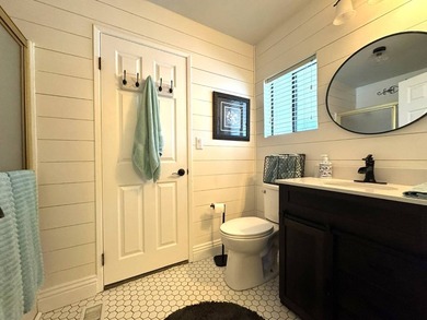 Welcome Home in THE LAKES AT HEMET WEST 55 plus Beautiful 2Br - photo 17