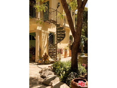 A romantic European-inspired villa in Santa Monica's coveted - photo 18