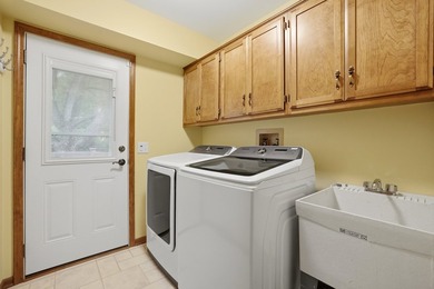 Pride of ownership at every turn, spacious floor plan & quality - photo 24