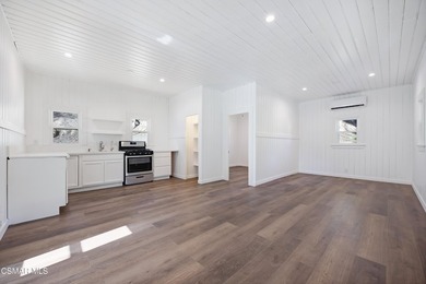 641 W La Loma Ave presents an extraordinarily rare opportunity - photo 29