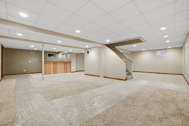 Pride of ownership at every turn, spacious floor plan & quality - photo 45