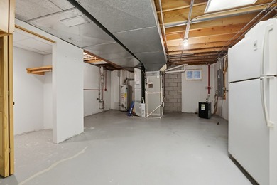 Pride of ownership at every turn, spacious floor plan & quality - photo 50