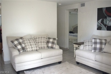 Welcome home located on a spacious corner lot in a quiet North - photo 3