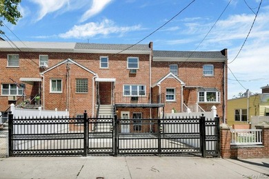 Tucked behind a custom wrought-iron gate, your own private oasis - photo 1