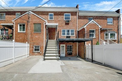 Tucked behind a custom wrought-iron gate, your own private oasis - photo 2