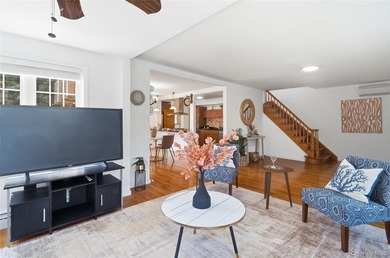 Location, Location! Turn-Key Gem Near Bowne Park Beautifully - photo 3