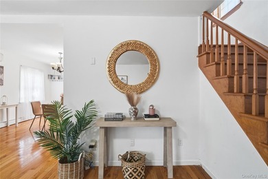 Location, Location! Turn-Key Gem Near Bowne Park Beautifully - photo 5
