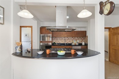 Location, Location! Turn-Key Gem Near Bowne Park Beautifully - photo 7