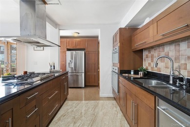 Location, Location! Turn-Key Gem Near Bowne Park Beautifully - photo 8