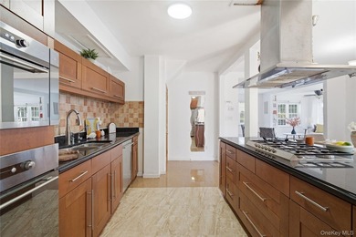 Location, Location! Turn-Key Gem Near Bowne Park Beautifully - photo 10