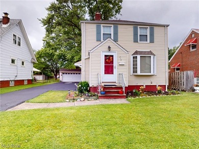 Welcome to this pride-of-ownership Colonial, ideally located - photo 1